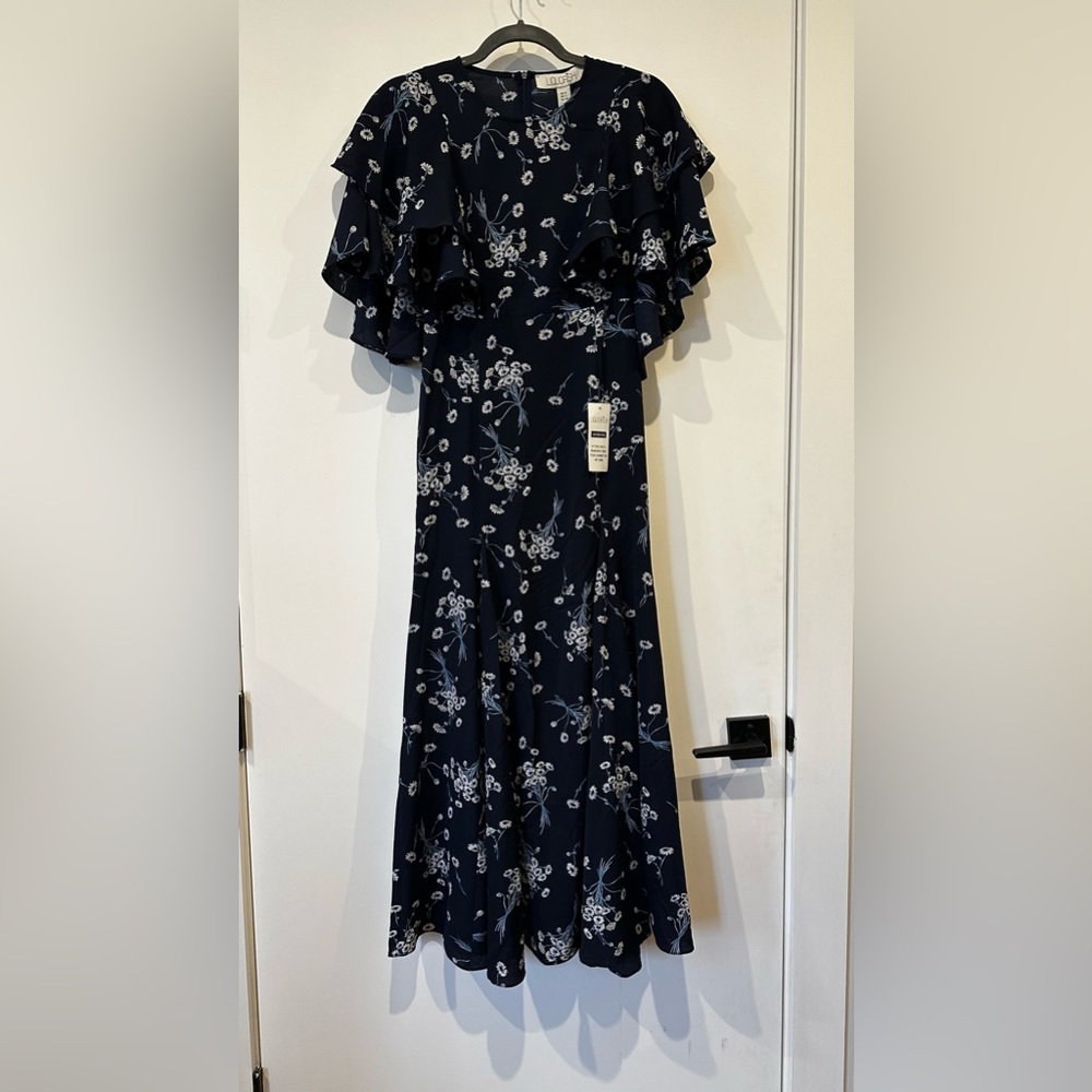 Mermaid Maxi dress with slit, flowy sleeves, light weight.